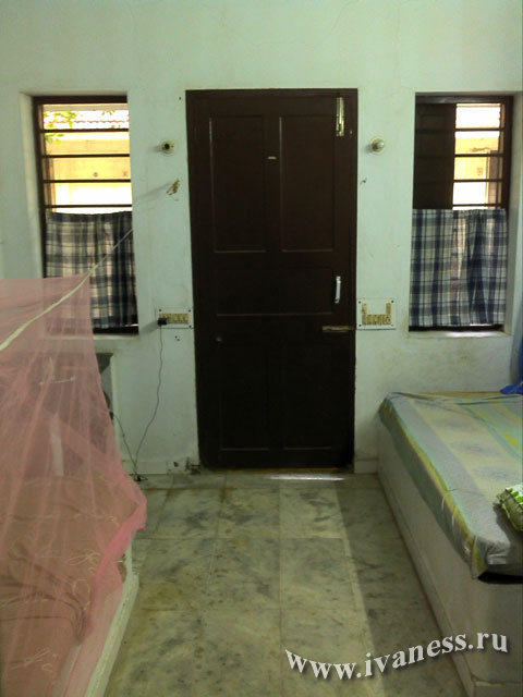 Моя комната. Вид из удобств. Випассана в Индии, Медитационный Центр Dhamma Setu в Ченнае